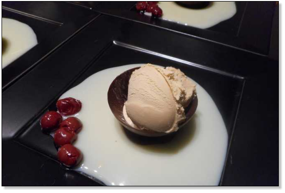 calice avec glace et gazpacho à la noix de coco