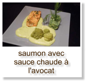 saumon avec sauce chaude à l'avocat