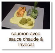 saumon avec sauce chaude à l'avocat