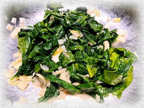 salade van spinazie met daslook