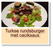 Turkse rundsburger met caciksaus