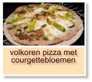 volkoren pizza met courgettebloemen