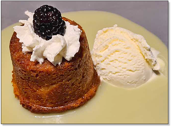 baba au rhum met witte chocoladesaus