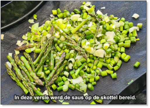 In deze versie werd de saus op de skottel bereid.